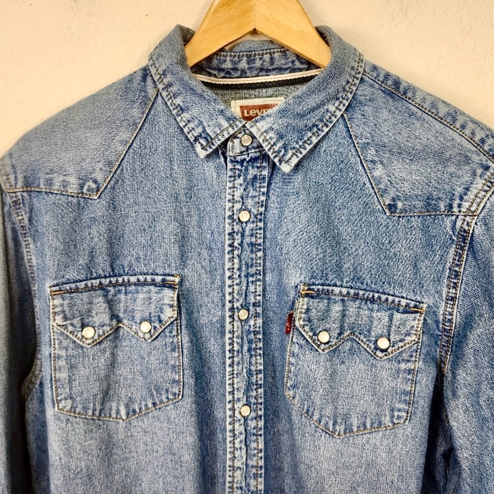 Levi's Light Blue Denim Shirt (vintage)
